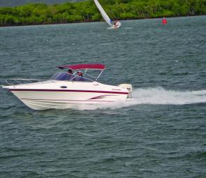 At the ideal cruising speed of 27-knots at 3800rpm, the 175hp Evinrude E-Tec used 25L per hour. 